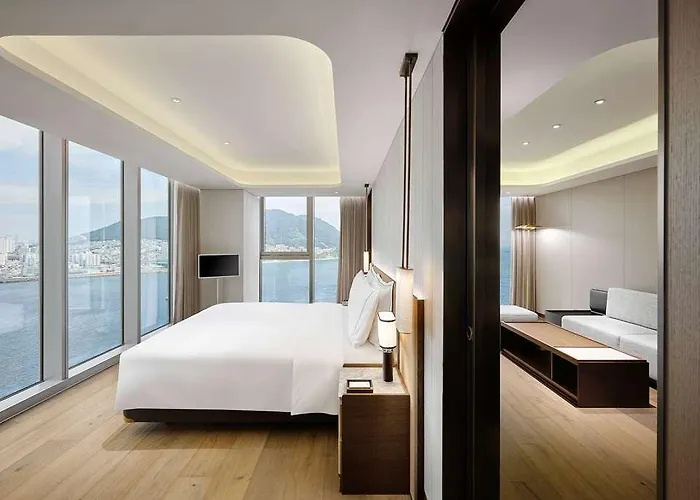 Wy Grand Ijin Отель *